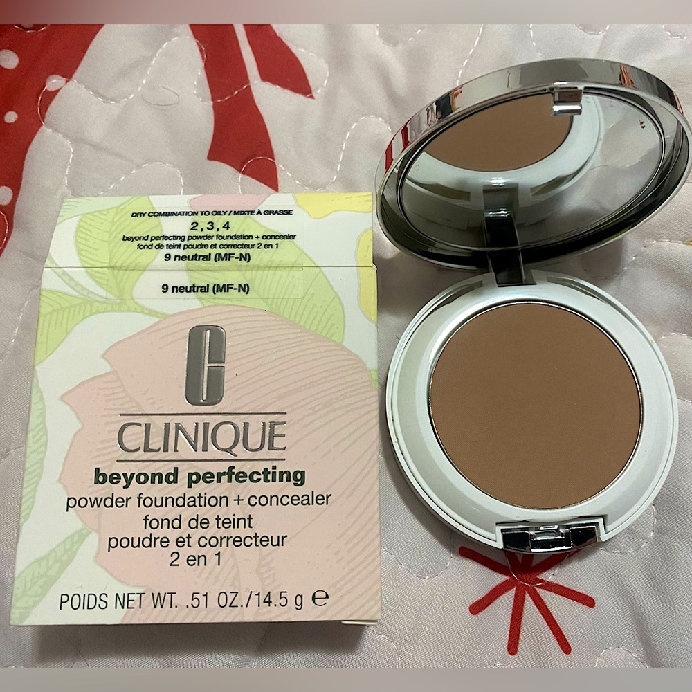New In Box Clinique Beyond Perfecting Powder Foundation + Concealer 09 Neutral
